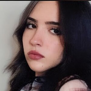 Gabriela Bee