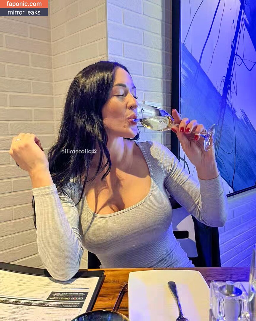 https:, iampilotemilie, pilotemilie Leaks Nues  Photo #18